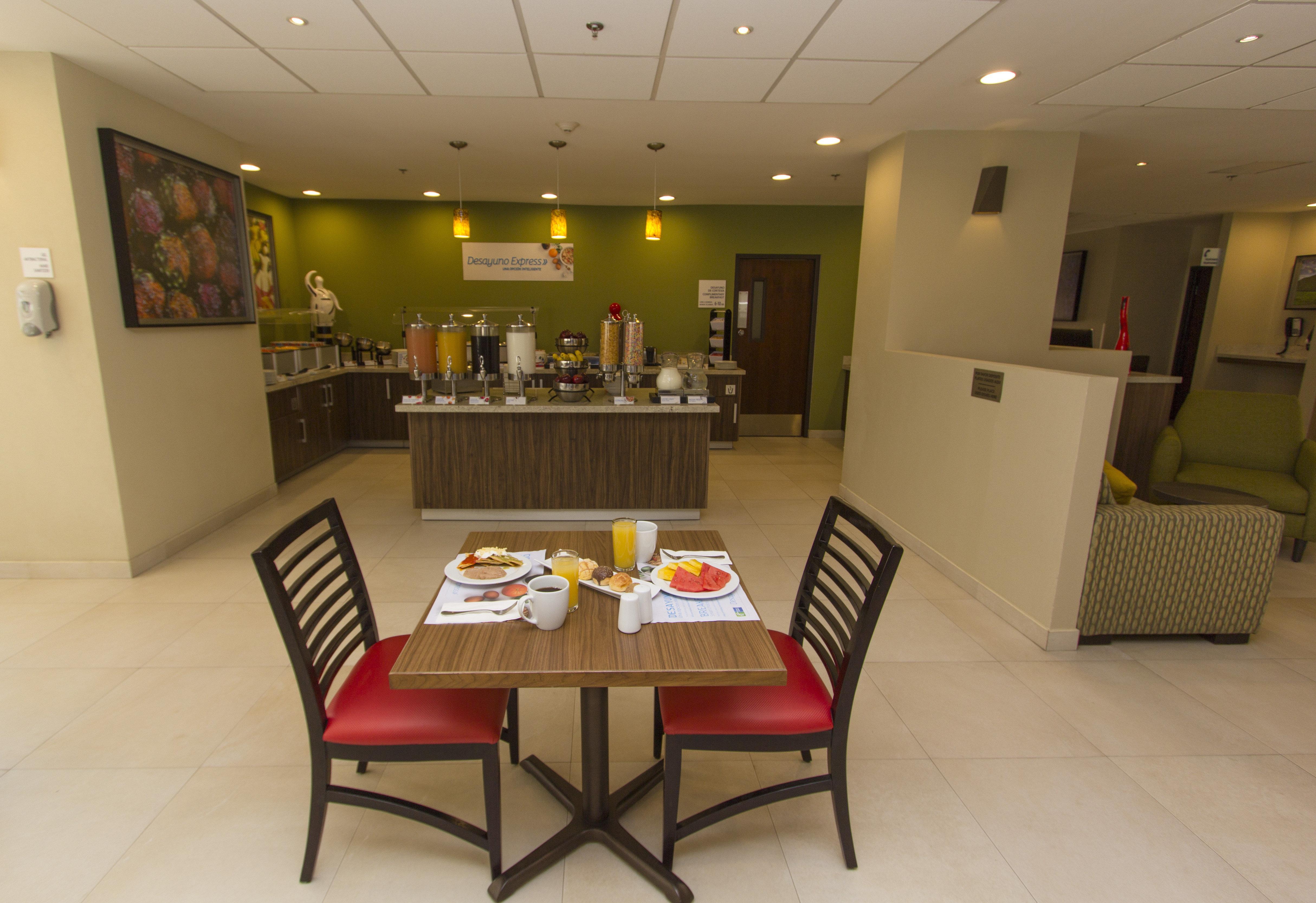 Holiday Inn Express Guadalajara Aeropuerto By Ihg Las Pintas Exteriér fotografie