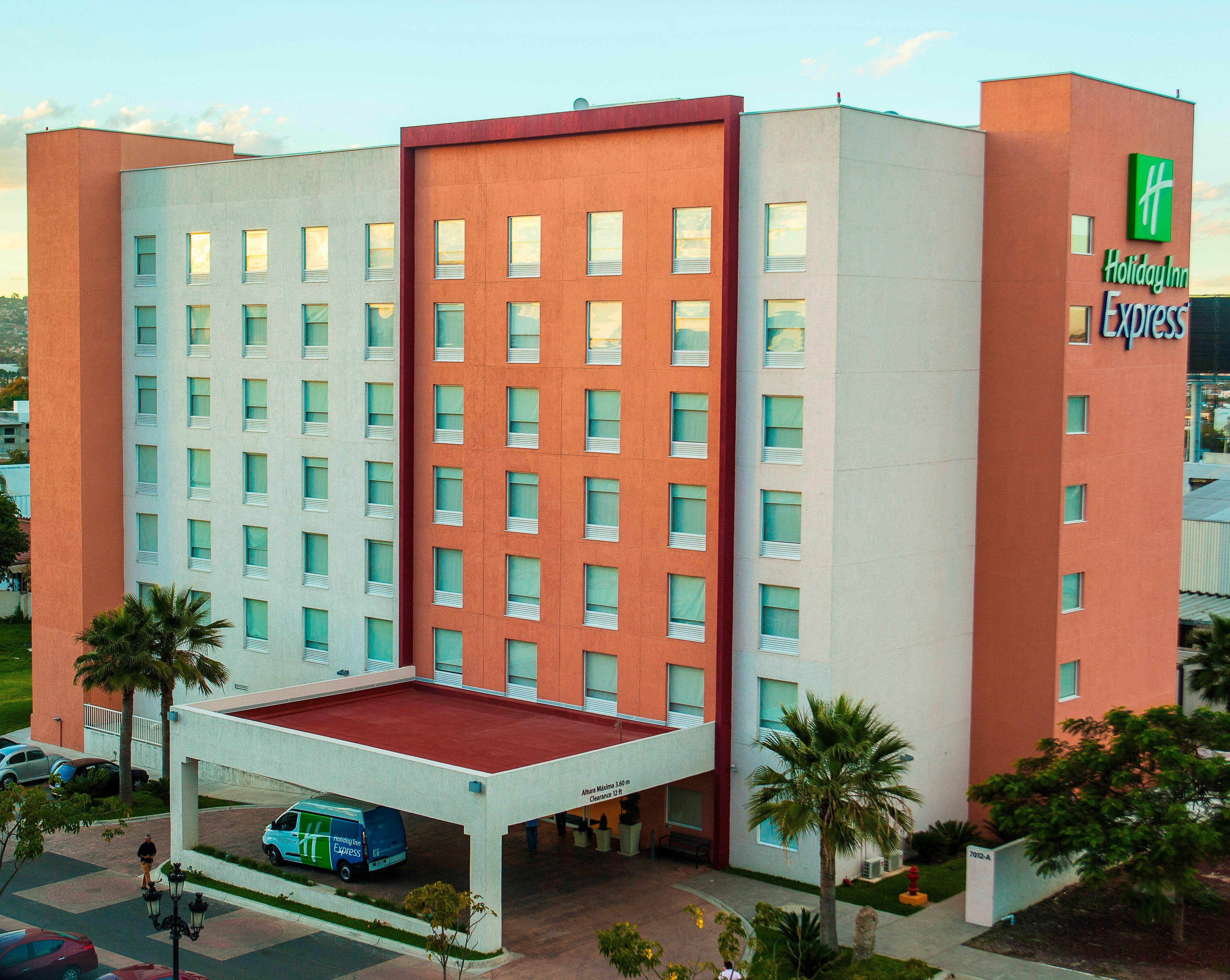 Holiday Inn Express Guadalajara Aeropuerto By Ihg Las Pintas Exteriér fotografie
