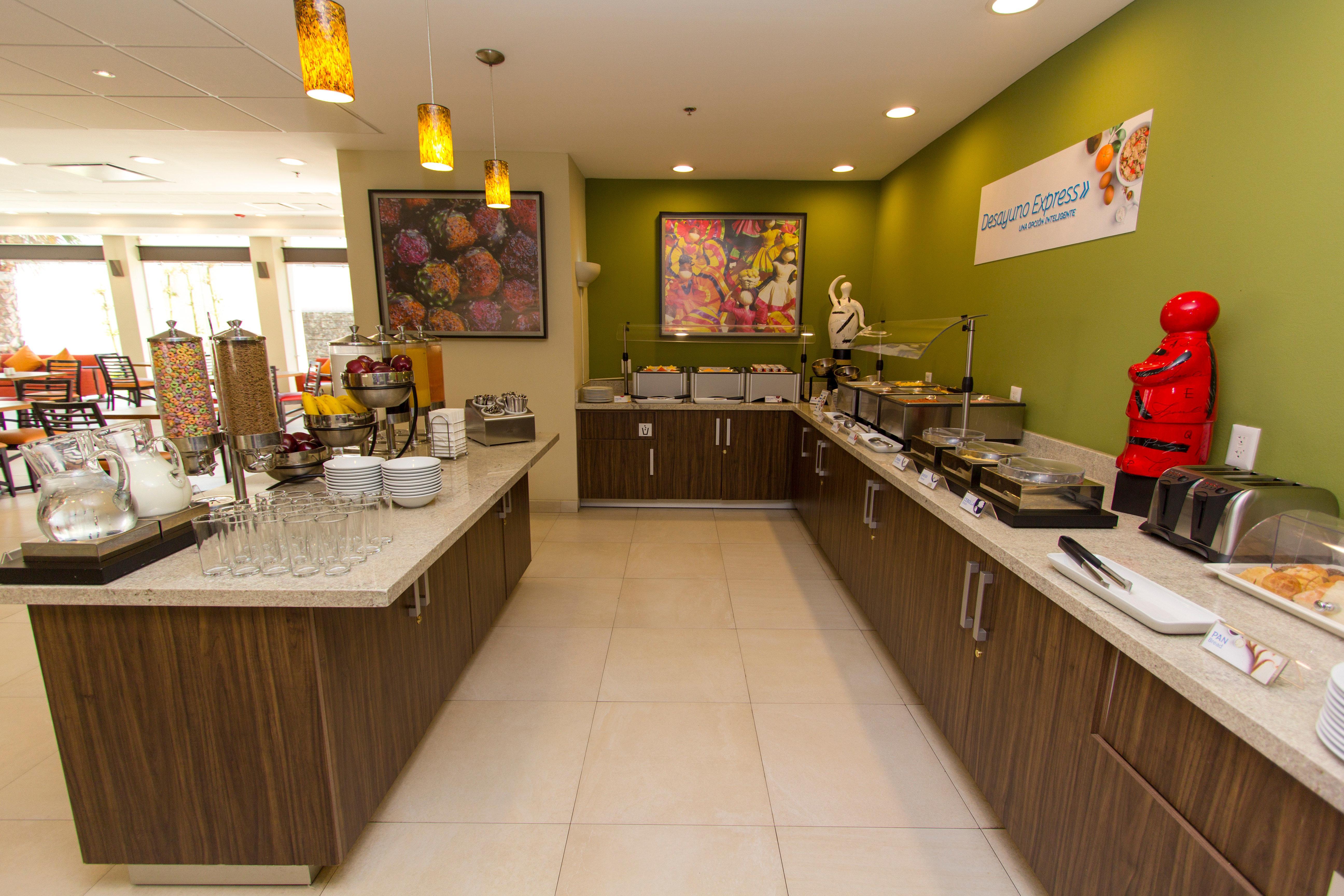 Holiday Inn Express Guadalajara Aeropuerto By Ihg Las Pintas Exteriér fotografie