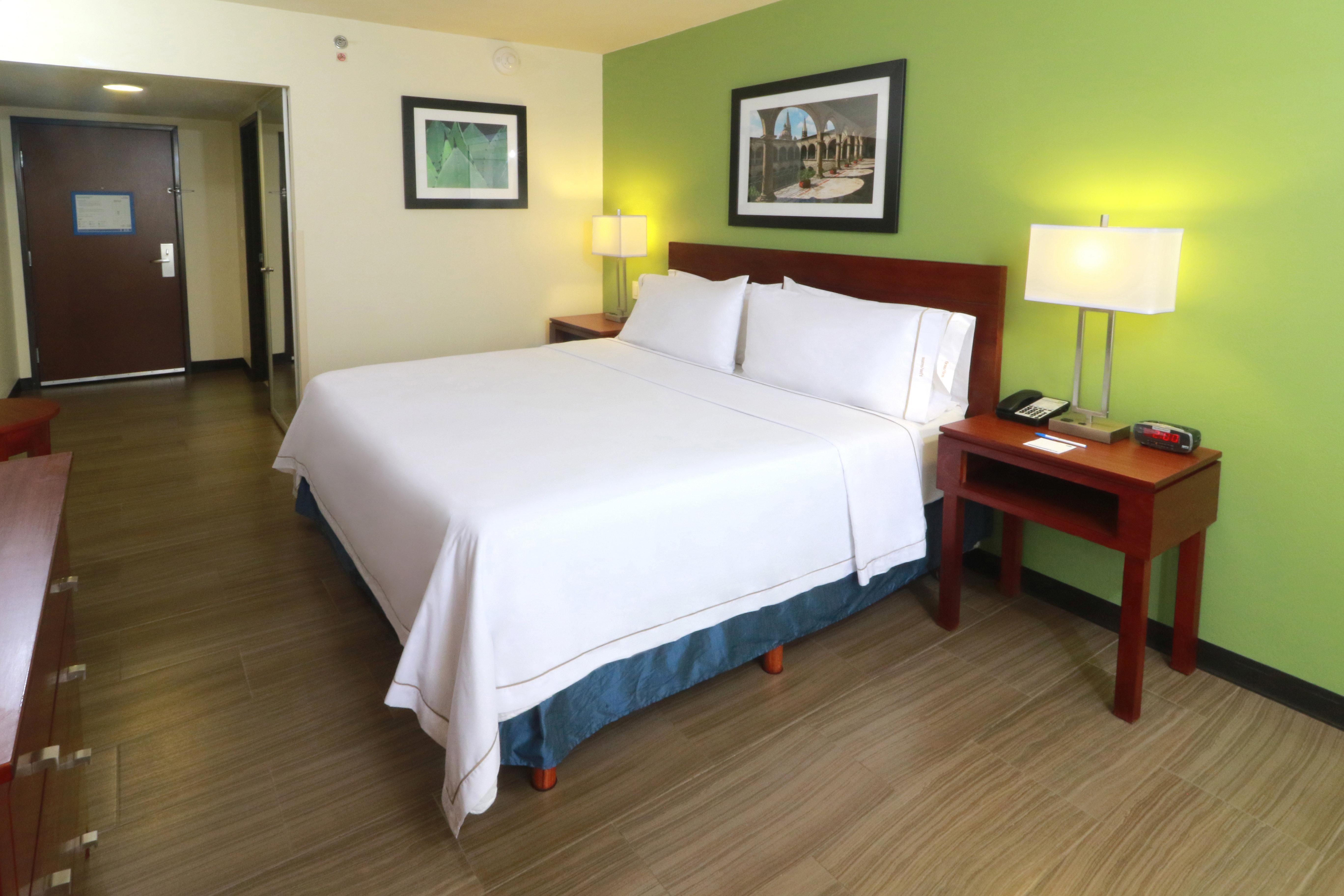 Holiday Inn Express Guadalajara Aeropuerto By Ihg Las Pintas Exteriér fotografie