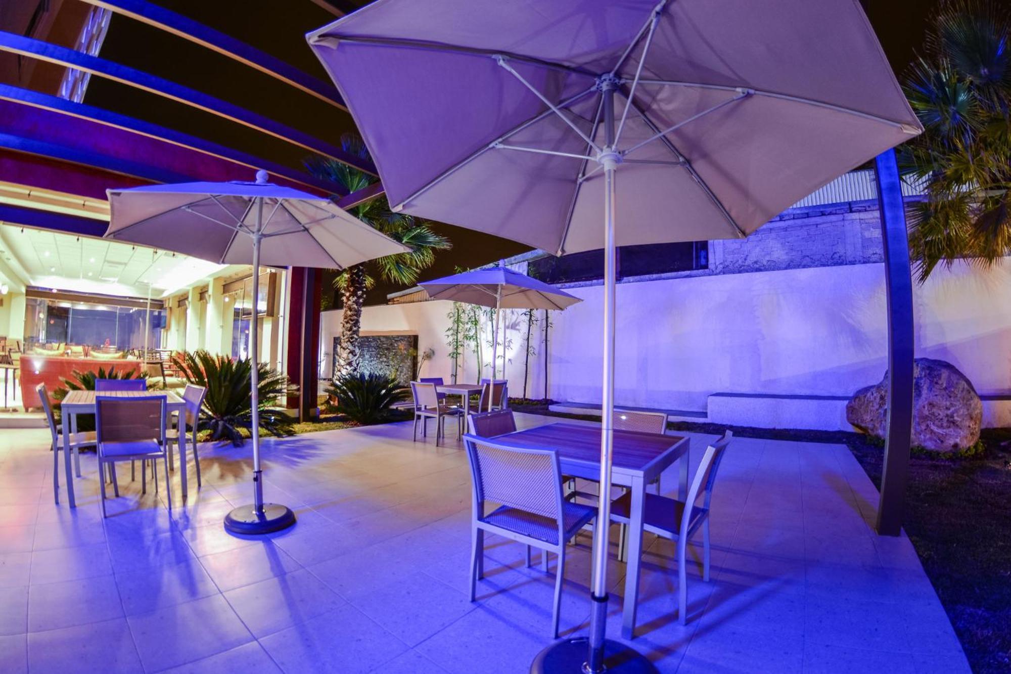 Holiday Inn Express Guadalajara Aeropuerto By Ihg Las Pintas Exteriér fotografie