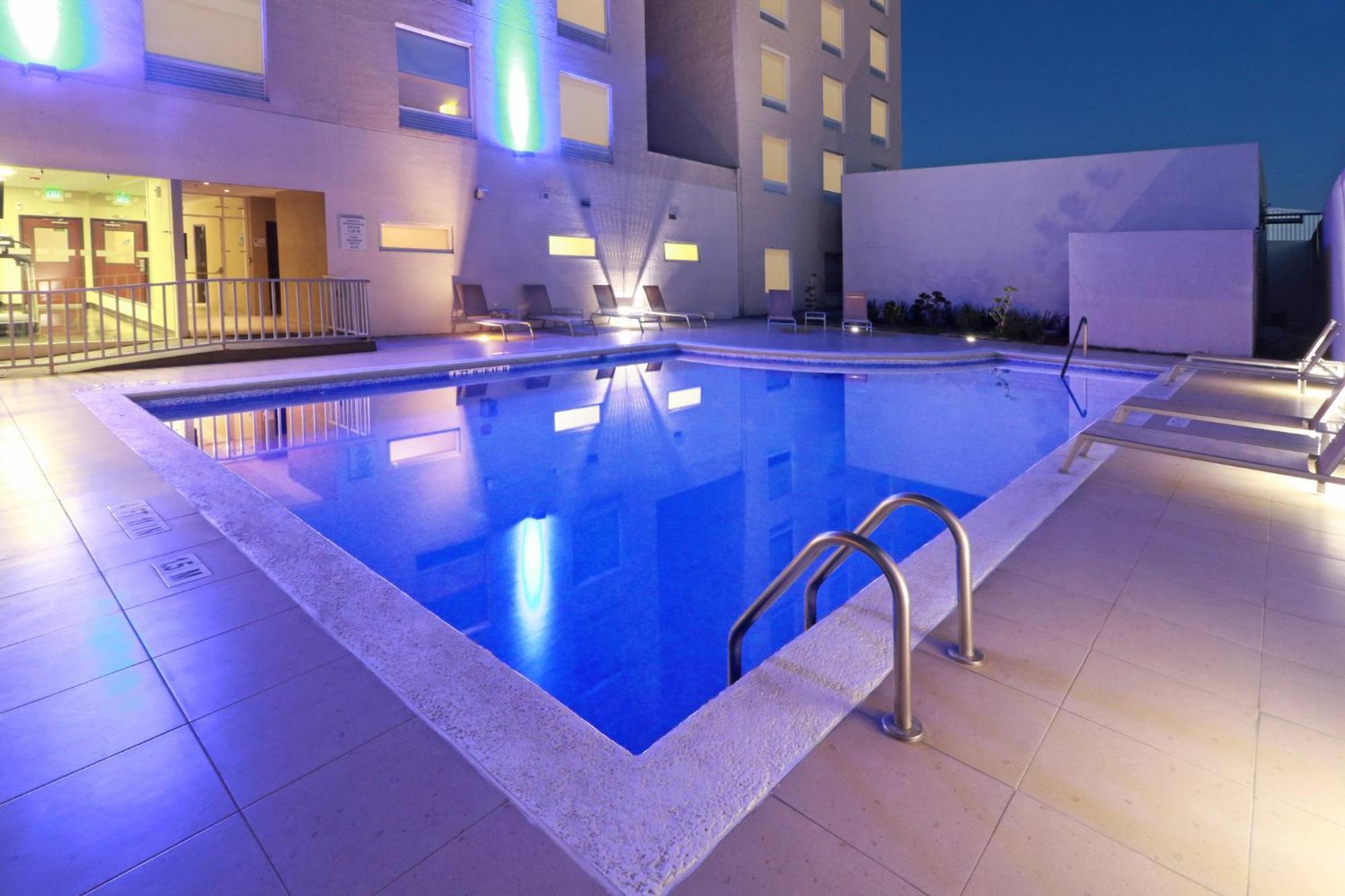 Holiday Inn Express Guadalajara Aeropuerto By Ihg Las Pintas Exteriér fotografie