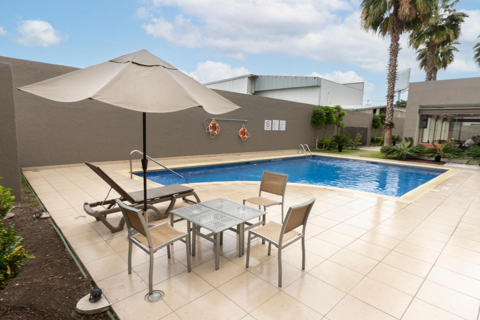 Holiday Inn Express Guadalajara Aeropuerto By Ihg Las Pintas Exteriér fotografie