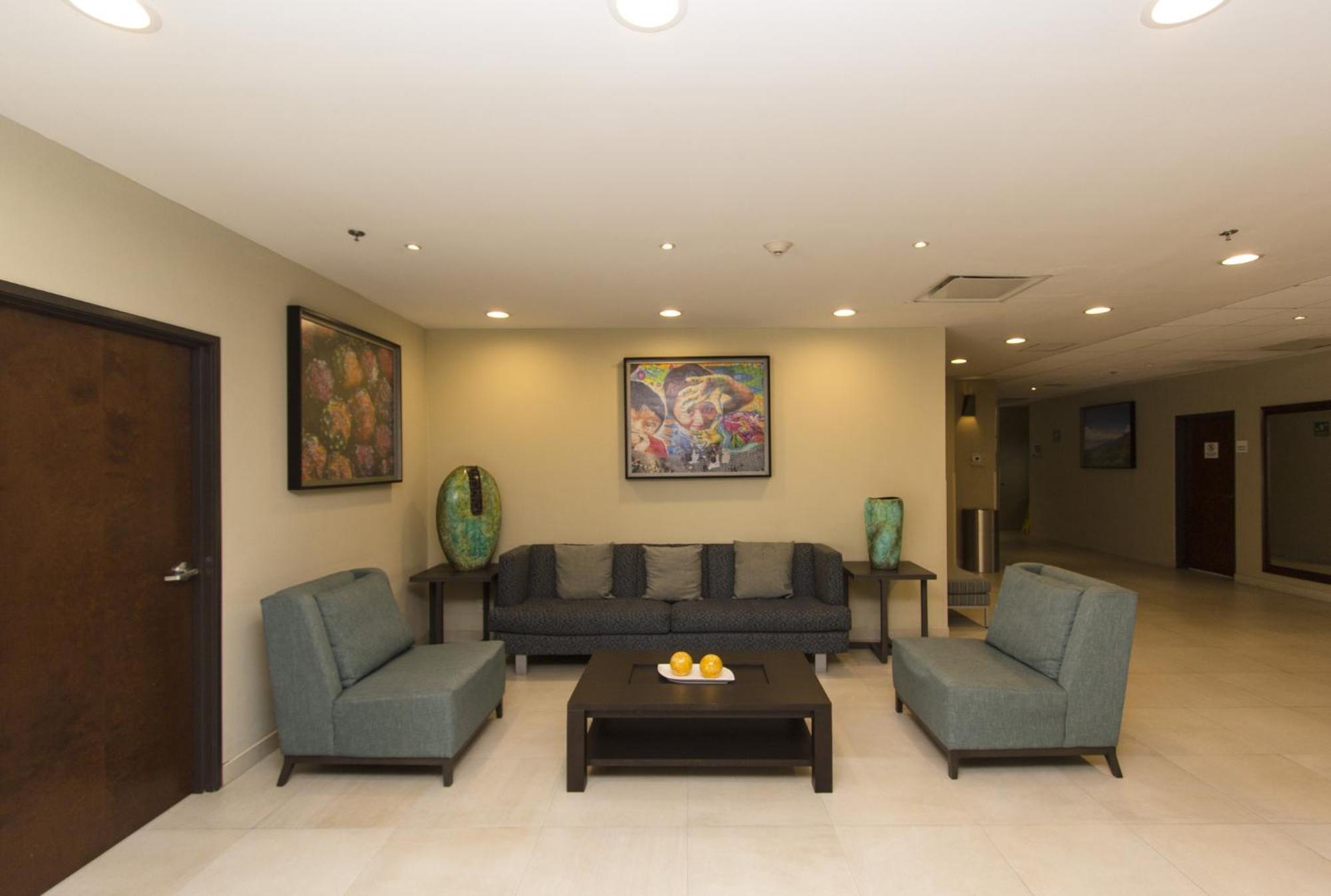 Holiday Inn Express Guadalajara Aeropuerto By Ihg Las Pintas Exteriér fotografie