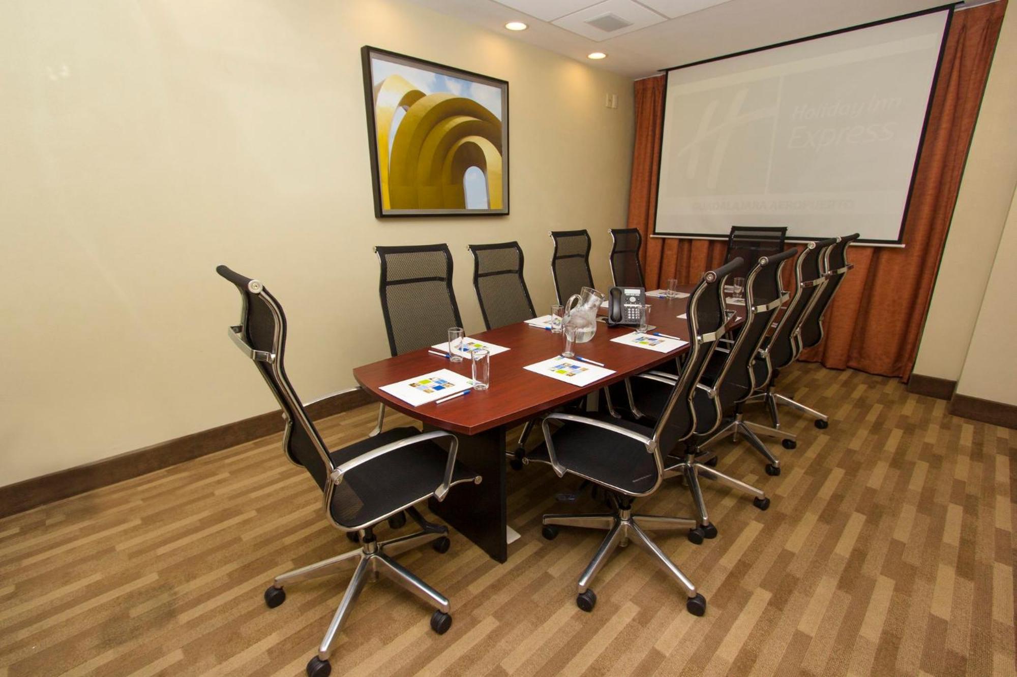 Holiday Inn Express Guadalajara Aeropuerto By Ihg Las Pintas Exteriér fotografie