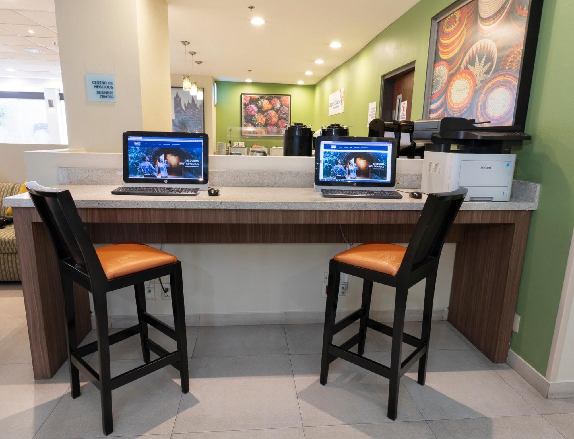 Holiday Inn Express Guadalajara Aeropuerto By Ihg Las Pintas Exteriér fotografie
