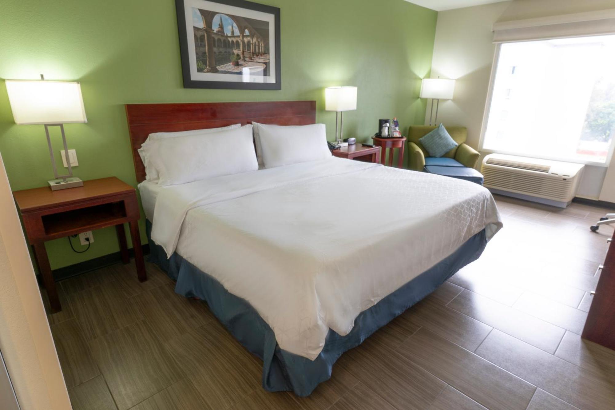 Holiday Inn Express Guadalajara Aeropuerto By Ihg Las Pintas Exteriér fotografie