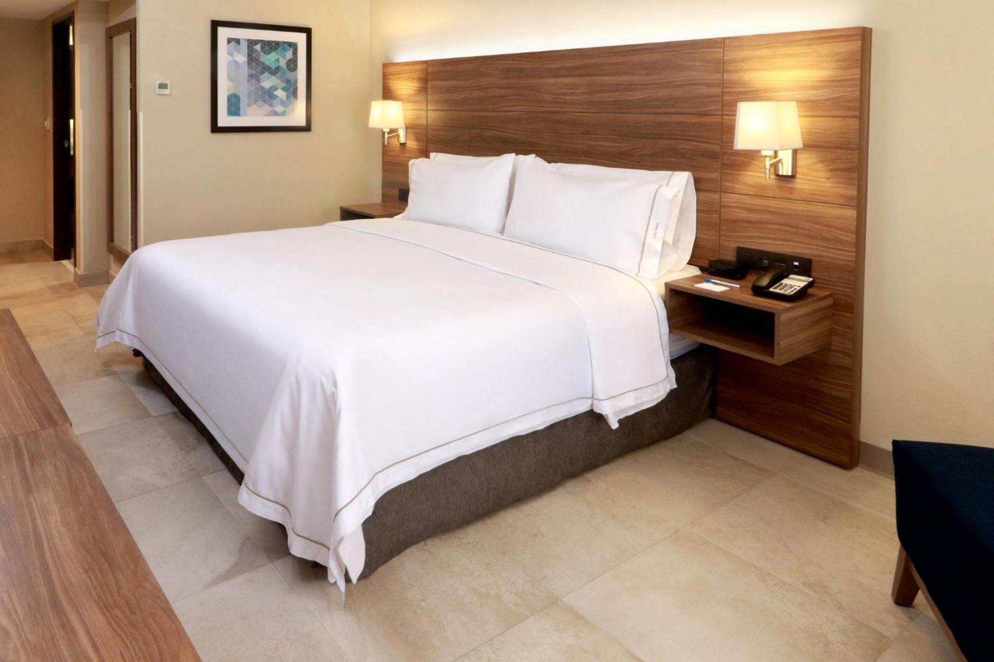 Holiday Inn Express Guadalajara Aeropuerto By Ihg Las Pintas Exteriér fotografie